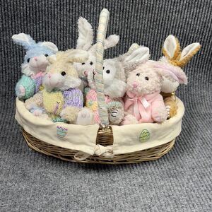 VTG 1999 Chrisha Playful 7 Bunny Rabbit Plush in Wicker Basket‎ EASTER Knit Tops